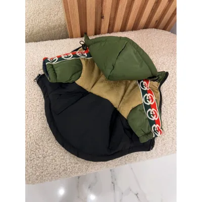 Зимова куртка для собак GUCCI з капюшоном на блискавці, зелена
