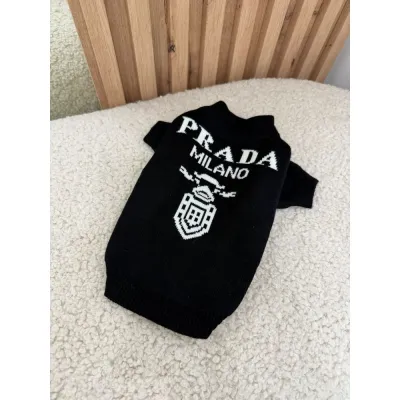 Светр для собак PRADA з логотипом на спині білого кольору, чорний