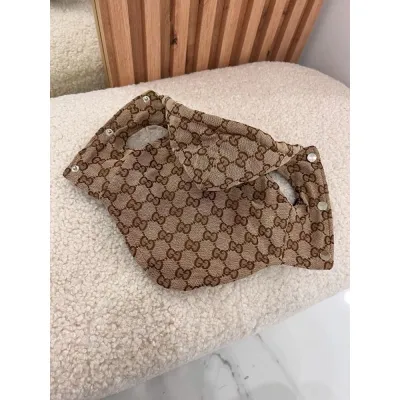 Зимова жилетка для собак GUCCI джинсова зі значками, з капюшоном, на кнопках, бежева