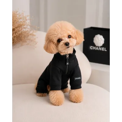 Трикотажний костюм для собак Chanel, зі змійкою на грудях, чорний