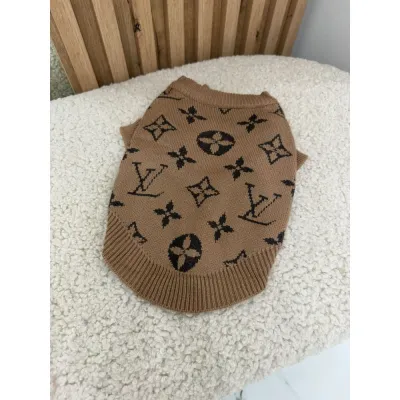 Свитер для собак Louis Vuitton с крупными логотипами бренда, бежевый