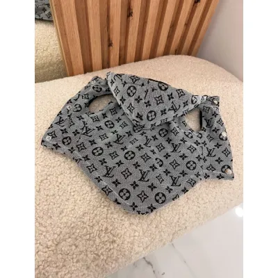 Жилетка для собак LOUIS VUITTON джинсовая, с капюшоном, с кнопками, серая