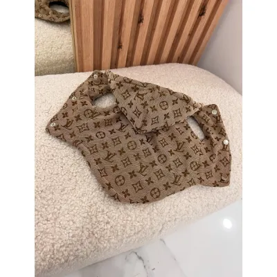 Жилетка для собак LOUIS VUITTON джинсовая, с капюшоном, с кнопками, бежева
