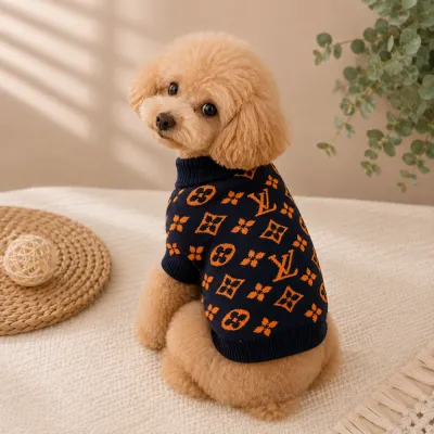 Светр для собак синій з дрібними помаранчевими логотипами Louis Vuitton